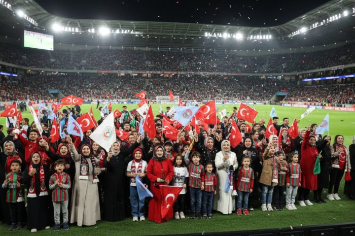 Samsunspor Karşılaşması İçin Fenerbahçe’den Kadın ve Öğrencilere Jest