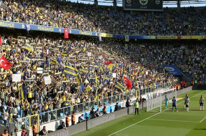 Fenerbahçe Kadın ve Çocuklar İçin Ücretsiz Maç Bileti Dağıtıyor